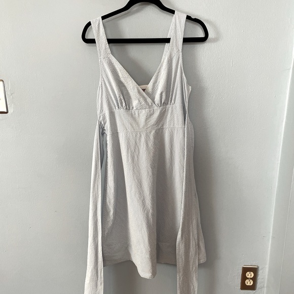 Vineyard Vines Dresses & Skirts - Vineyard Vines Blue & White Seersucker Dress Size 8